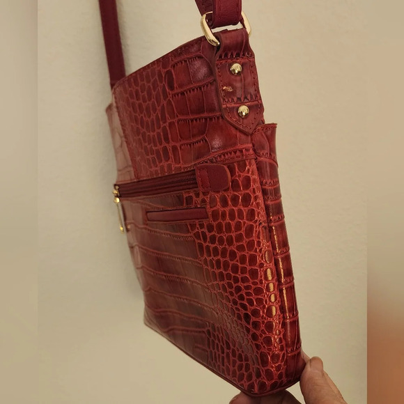 Marc Chantal Red Croc Leather Handbag Shoulder Strap Gold Accents Zip Close. - Picture 13 of 14